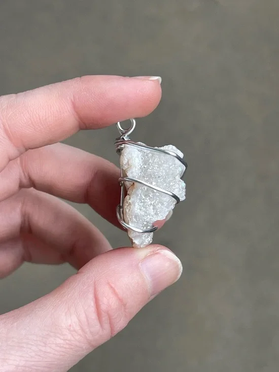 White Druzy Agate Silver Tone Necklace - Picture 5 of 7